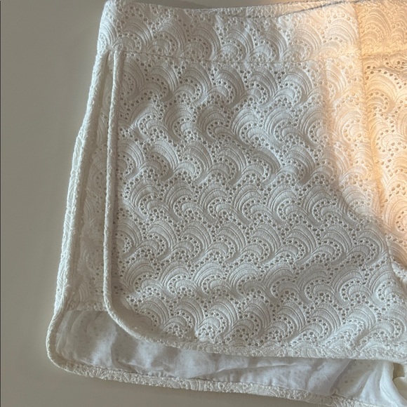 Theory White Eyelet Shorts - Picture 4 of 9